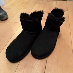 Women's Black Mini Uggs